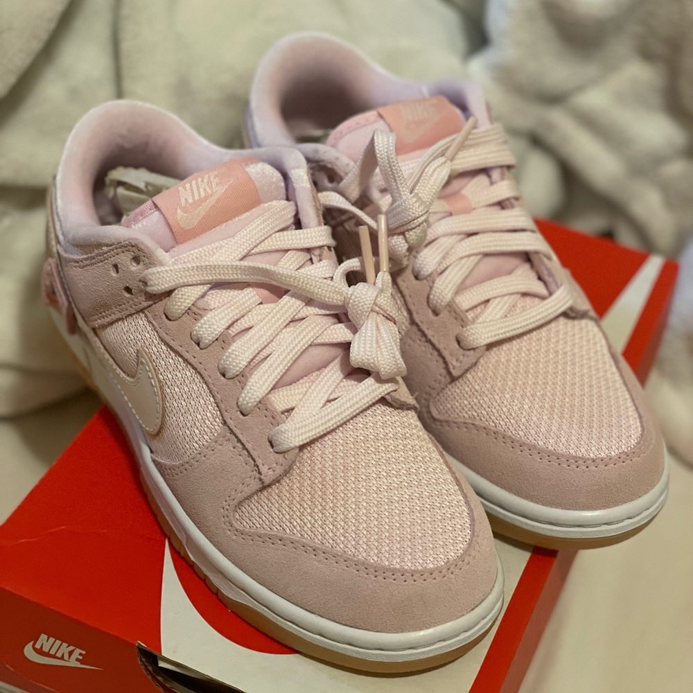 Nike teddy bear Dunk Low SE light pink